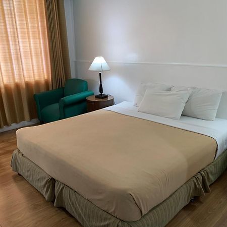Pearl Manila Hotel Екстер'єр фото