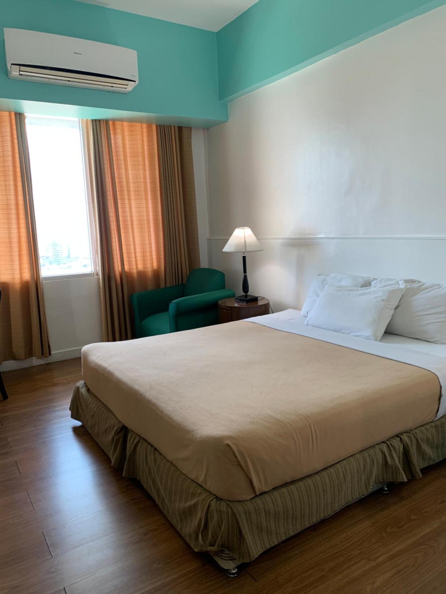 Pearl Manila Hotel Екстер'єр фото