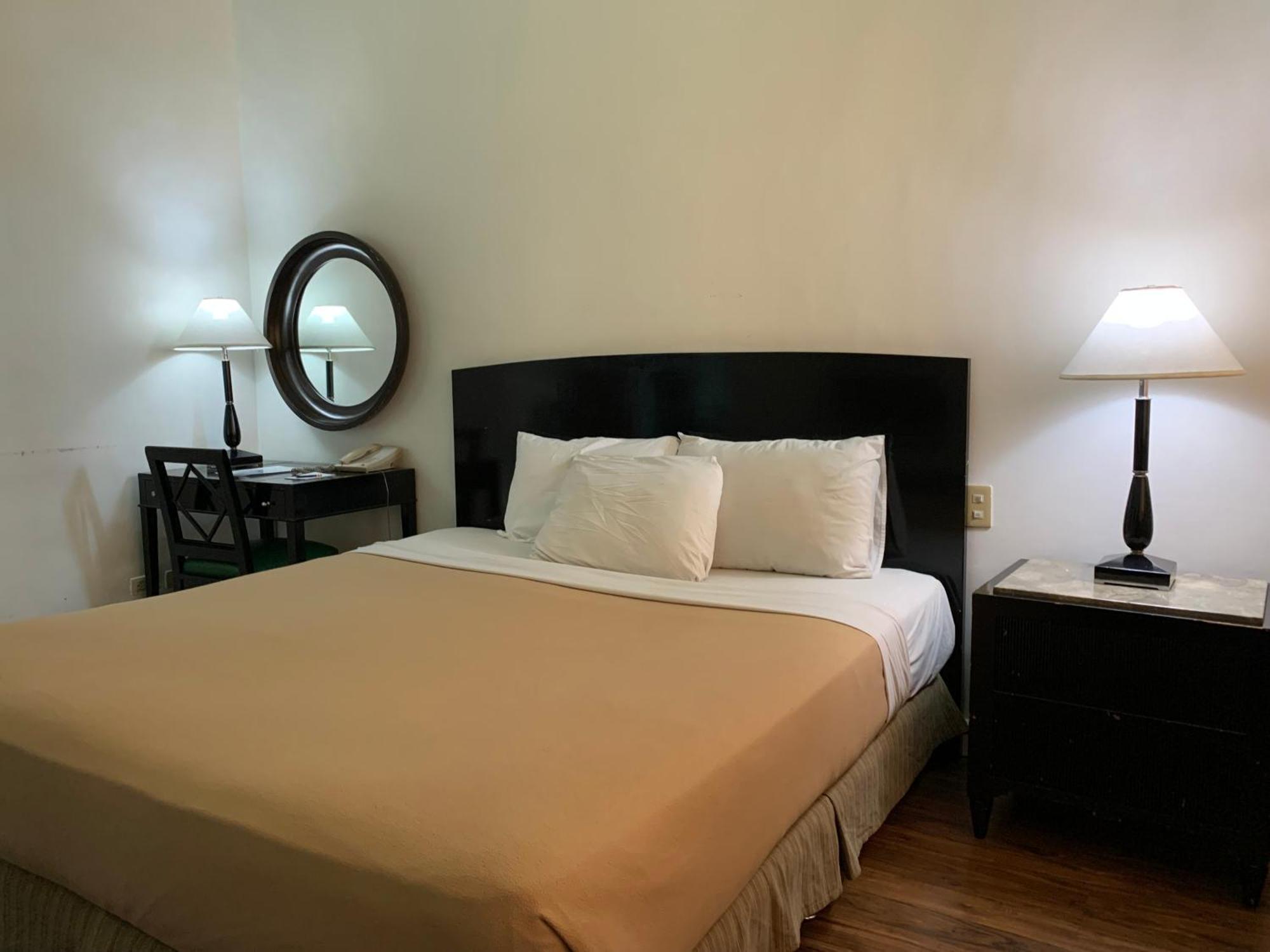 Pearl Manila Hotel Екстер'єр фото